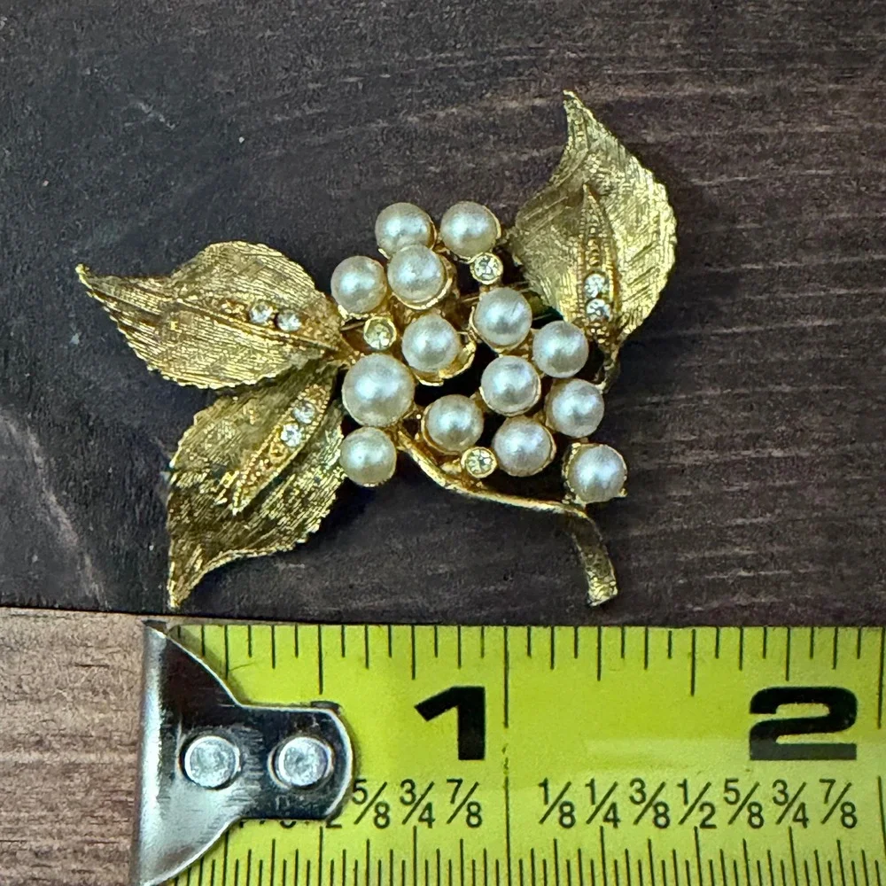 Vintage LJM Gold Tone Faux Pearl Rhinestone Cluster Leaf Brooch Pin Botanical